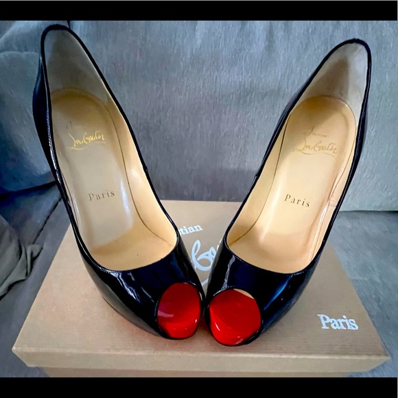 Privé Open Toe Pump
CHRISTIAN LOUBOUTIN - Picture 2 of 8